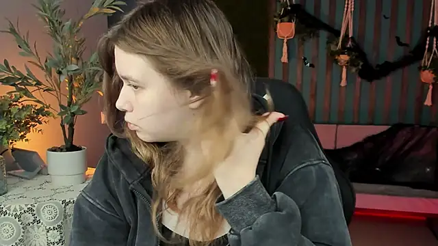 Snapshot of FioraMarmoris chatting on 10/23/25, 01:32 FioraMarmoris online show from 10/23/25, 01:32