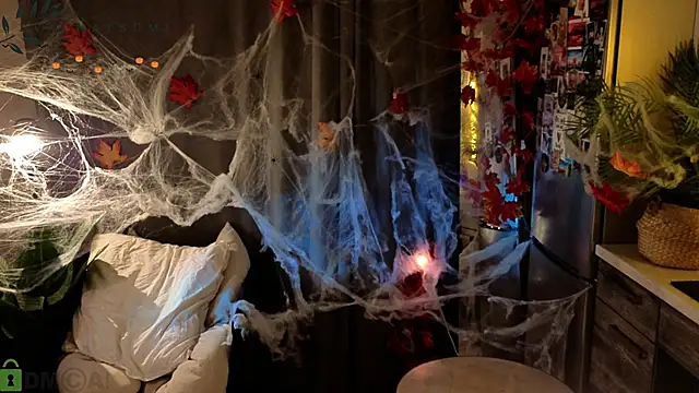 Eva Natsumi online show from 10/31/25, 06:04