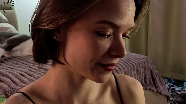 Eva Natsumi online show from 12/17/25, 10:20