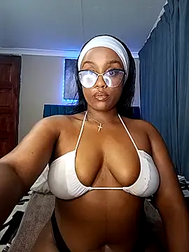 Queen-Chocolate online show from 11/07/25, 11:52