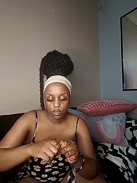 Queen-Chocolate online show from 11/30/25, 09:04