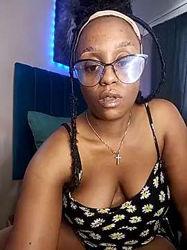 Queen-Chocolate online show from 12/22/25, 02:06