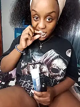 Queen-Chocolate online show from 02/22/26, 09:22