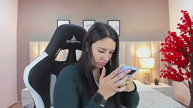 Snapshot of sara_parker069 chatting on 09/18/25, 01:14 sara parker069 online show from 09/18/25, 01:14