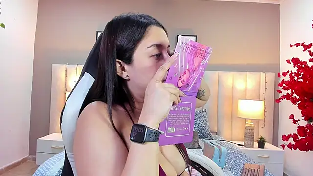 Snapshot of sara_parker069 chatting on 10/10/25, 01:45 sara parker069 online show from 10/10/25, 01:45