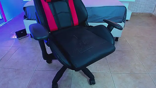 Snapshot of sara_parker069 chatting on 02/27/25, 03:40 sara parker069 online show from 02/27/25, 03:40