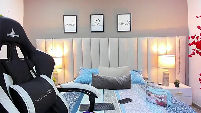 Snapshot of sara_parker069 chatting on 10/07/25, 09:43 sara parker069 online show from 10/07/25, 09:43