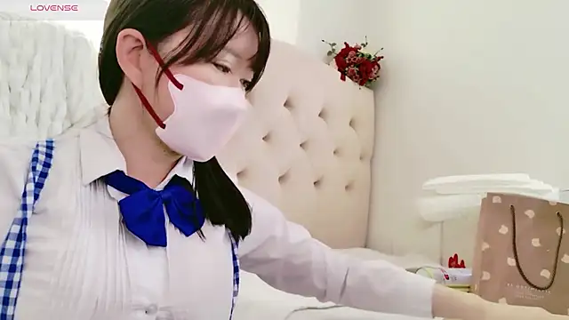 Snapshot of maii- chatting on 05/30/26, 12:28 maii- online show from 05/30/26, 12:28