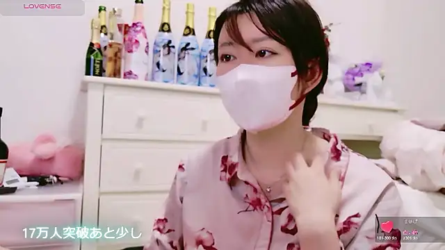 Snapshot of maii- chatting on 05/17/26, 11:10 maii- online show from 05/17/26, 11:10