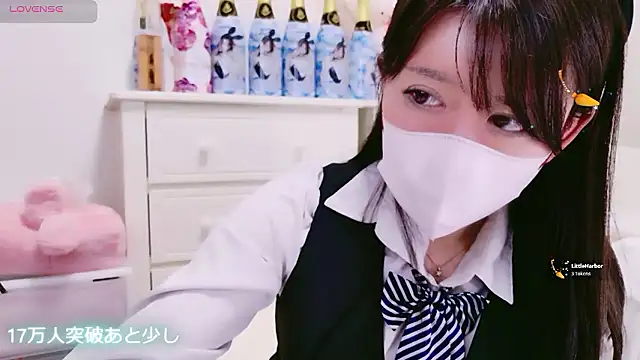Snapshot of maii- chatting on 05/11/26, 04:04 maii- online show from 05/11/26, 04:04