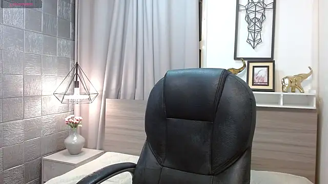 Snapshot of ianCute_ chatting on 12/19/25, 10:01 ianCute online show from 12/19/25, 10:01