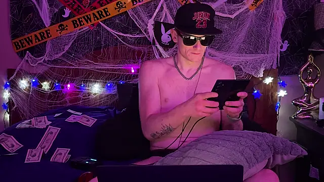 Snapshot of JuicyStrawbaby chatting on 10/30/25, 08:50 JuicyStrawbaby online show from 10/30/25, 08:50