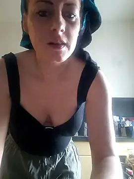 Snapshot of Jasmin-White chatting on 02/21/25, 01:44 Jasmin-White online show from 02/21/25, 01:44