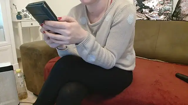 Snapshot of Jasmin-White chatting on 03/07/25, 07:27 Jasmin-White online show from 03/07/25, 07:27