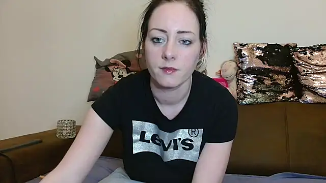 Snapshot of Jasmin-White chatting on 02/13/25, 10:11 Jasmin-White online show from 02/13/25, 10:11