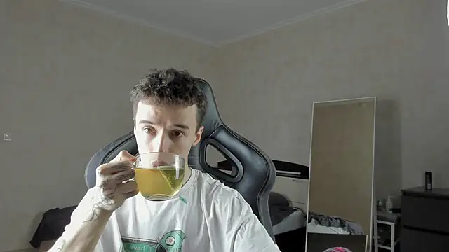 Snapshot of MasonWarholl chatting on 03/21/25, 01:13 MasonWarholl online show from 03/21/25, 01:13