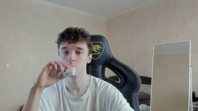 Snapshot of MasonWarholl chatting on 02/16/26, 11:53 MasonWarholl online show from 02/16/26, 11:53