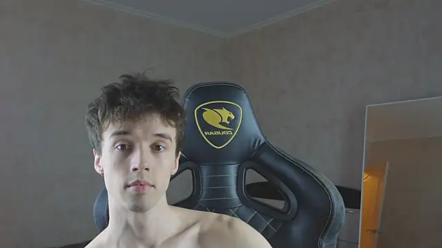 Snapshot of MasonWarholl chatting on 11/21/25, 09:36 MasonWarholl online show from 11/21/25, 09:36