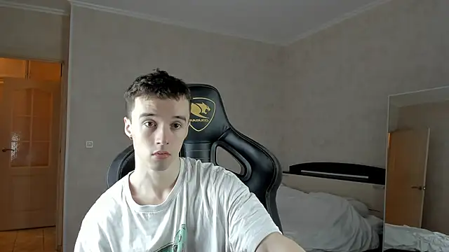 Snapshot of MasonWarholl chatting on 03/01/25, 01:40 MasonWarholl online show from 03/01/25, 01:40