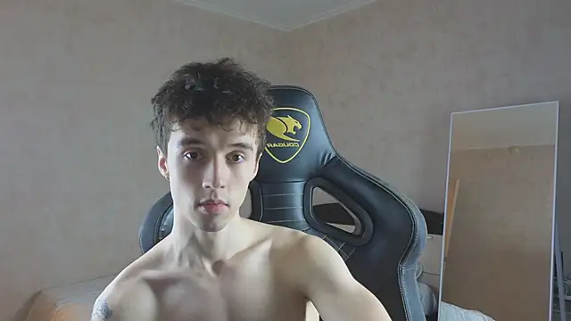 Snapshot of MasonWarholl chatting on 11/14/25, 02:32 MasonWarholl online show from 11/14/25, 02:32