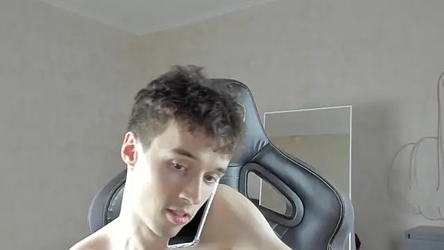 Snapshot of MasonWarholl chatting on 10/16/25, 06:38 MasonWarholl online show from 10/16/25, 06:38