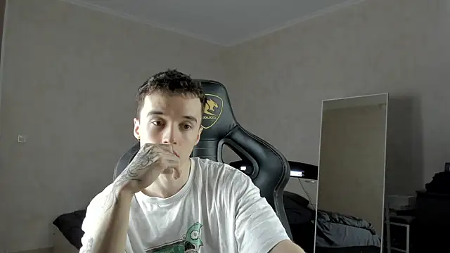 Snapshot of MasonWarholl chatting on 03/04/25, 03:44 MasonWarholl online show from 03/04/25, 03:44