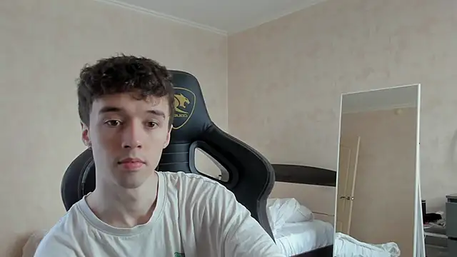 Snapshot of MasonWarholl chatting on 02/12/26, 11:43 MasonWarholl online show from 02/12/26, 11:43