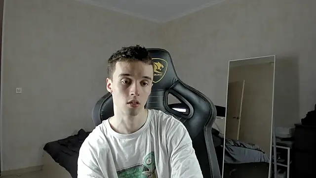 Snapshot of MasonWarholl chatting on 03/04/25, 03:59 MasonWarholl online show from 03/04/25, 03:59