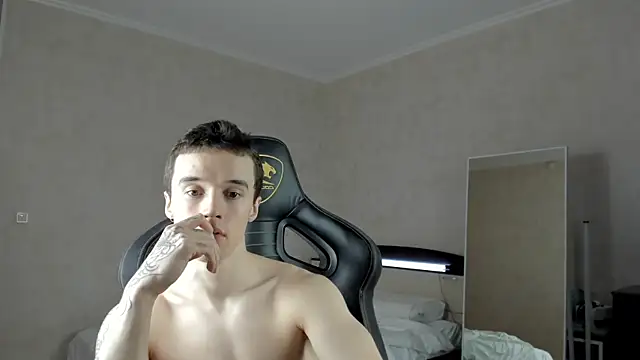 Snapshot of MasonWarholl chatting on 02/08/25, 08:10 MasonWarholl online show from 02/08/25, 08:10