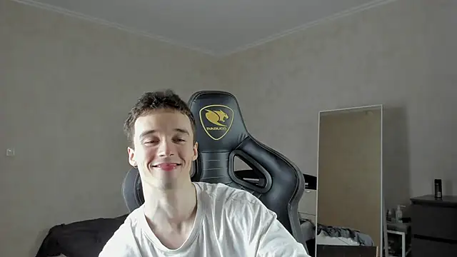 Snapshot of MasonWarholl chatting on 03/21/25, 07:22 MasonWarholl online show from 03/21/25, 07:22