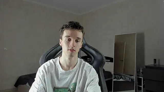 Snapshot of MasonWarholl chatting on 03/19/25, 06:12 MasonWarholl online show from 03/19/25, 06:12