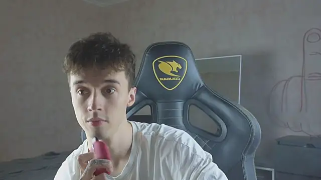 Snapshot of MasonWarholl chatting on 10/18/25, 10:12 MasonWarholl online show from 10/18/25, 10:12