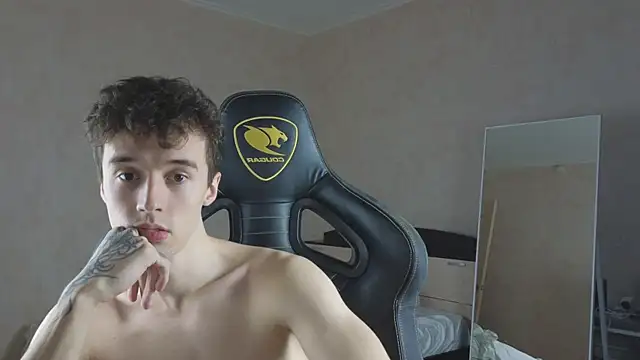 Snapshot of MasonWarholl chatting on 11/15/25, 07:18 MasonWarholl online show from 11/15/25, 07:18