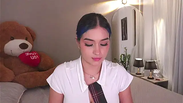 AnnyHizzle online show from 11/02/25, 05:12