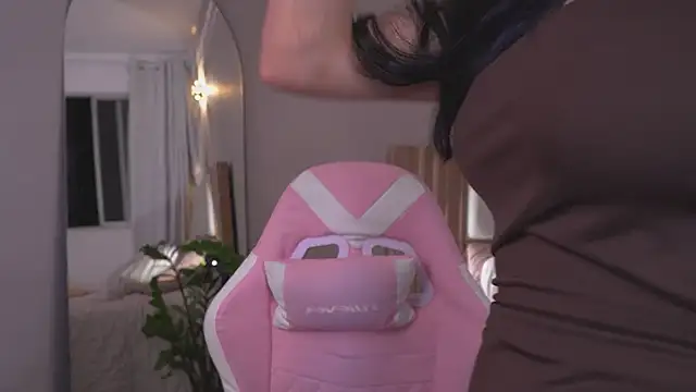 AnnyHizzle online show from 06/03/26, 12:33