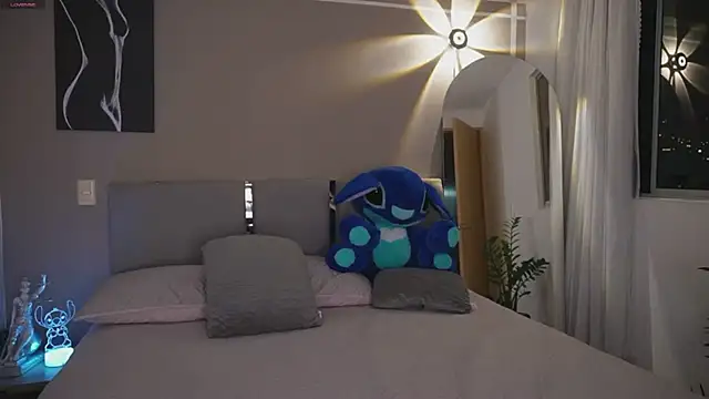 AnnyHizzle online show from 12/18/25, 02:49