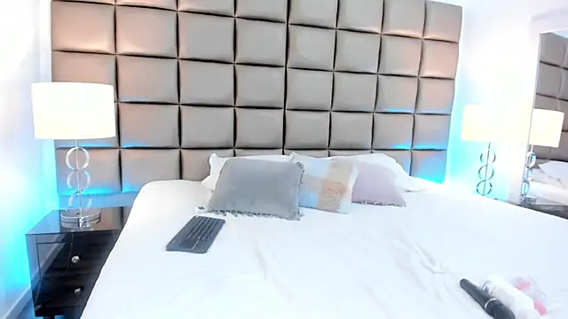 AnnyHizzle online show from 03/17/25, 12:10