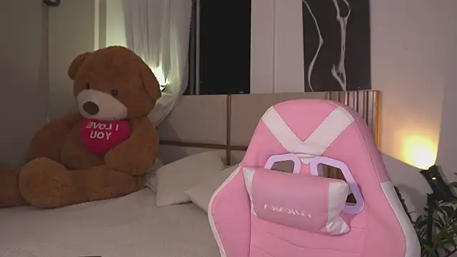 AnnyHizzle online show from 05/27/26, 01:57