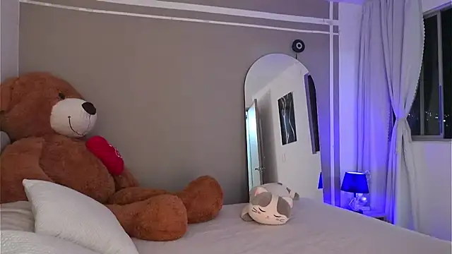 AnnyHizzle online show from 10/02/25, 02:26