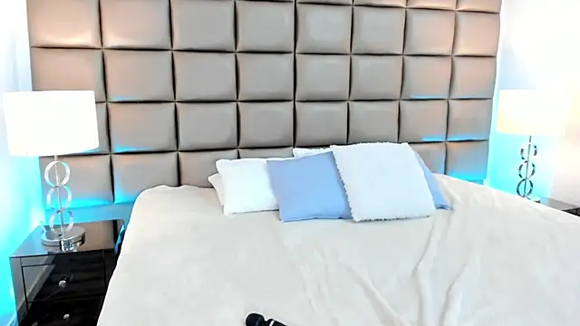 AnnyHizzle online show from 03/18/25, 12:30