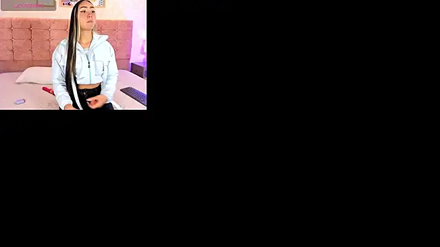 Snapshot of liaa_18 chatting on 03/21/25, 05:00 liaa 18 online show from 03/21/25, 05:00