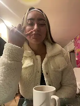 Snapshot of liaa_18 chatting on 02/19/25, 04:44 liaa 18 online show from 02/19/25, 04:44