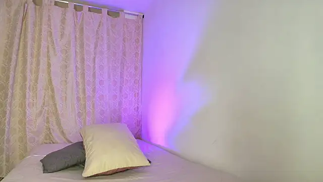 Tinny and Candy online show from 04/08/26, 01:01