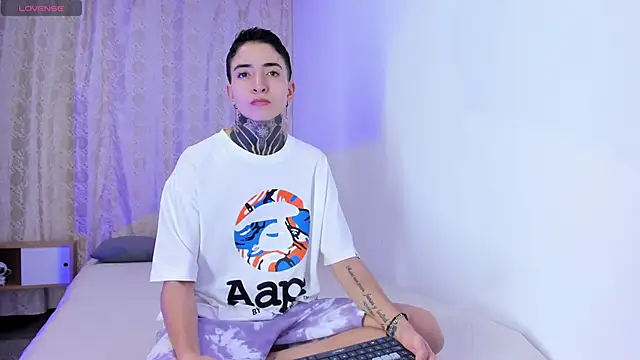 Tinny and Candy online show from 11/18/25, 12:08