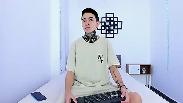 Tinny and Candy online show from 09/26/25, 01:18