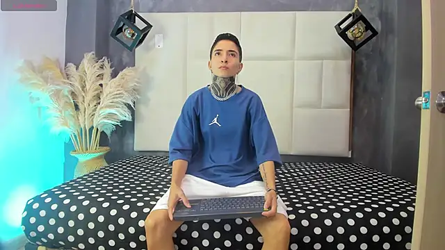 Tinny and Candy online show from 10/23/25, 12:04