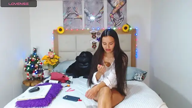Snapshot of valentina_hearts chatting on 12/21/24, 04:52 valentina hearts online show from 12/21/24, 04:52