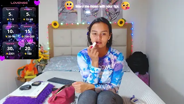 Snapshot of valentina_hearts chatting on 01/15/25, 12:51 valentina hearts online show from 01/15/25, 12:51