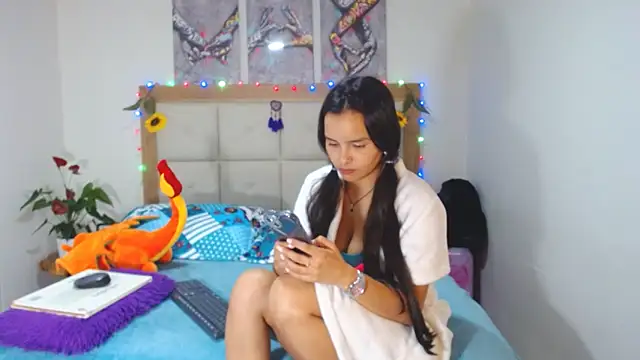 Snapshot of valentina_hearts chatting on 03/13/25, 02:49 valentina hearts online show from 03/13/25, 02:49