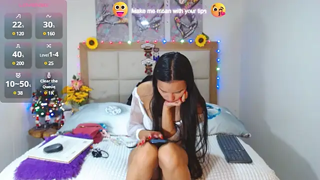 Snapshot of valentina_hearts chatting on 12/20/24, 02:41 valentina hearts online show from 12/20/24, 02:41